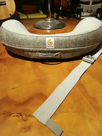 Cojín de lactancia gris ergonómico - miniatura 1