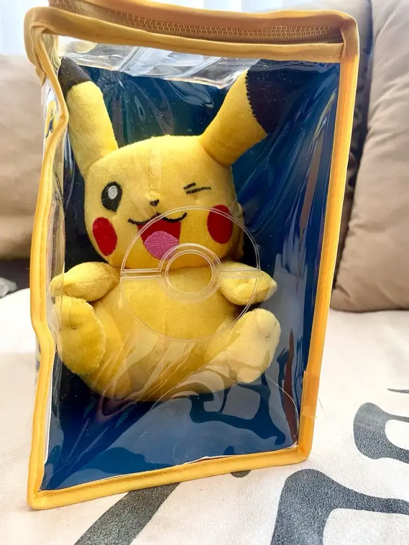 PELUCHE PIKACHU POKÉMON GUIÑO 20TH TOMY - 2