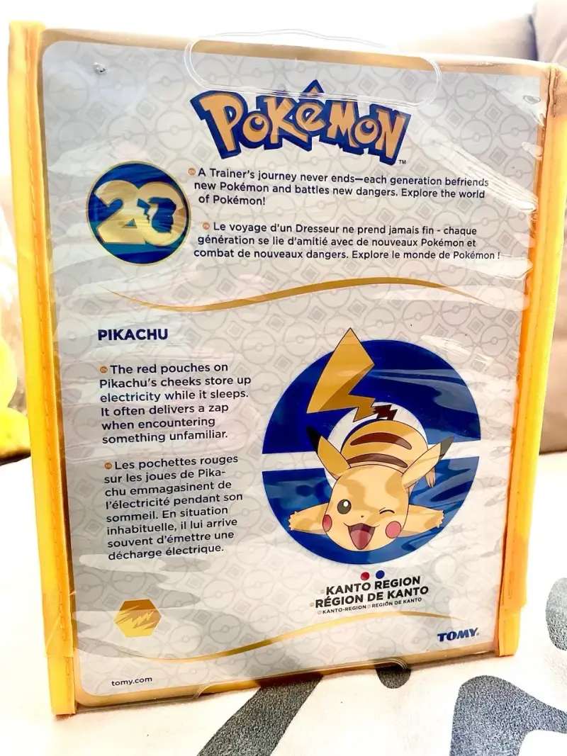 PELUCHE PIKACHU POKÉMON GUIÑO 20TH TOMY - 4