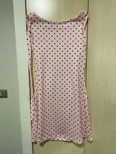 Vestido rosado con puntos (polka dots) - miniatura 1