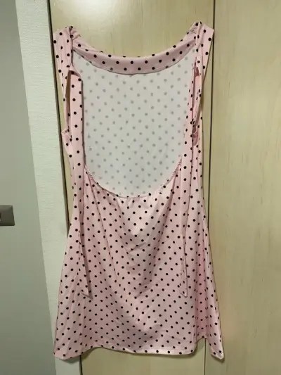 Vestido rosado con puntos (polka dots) - miniatura 2