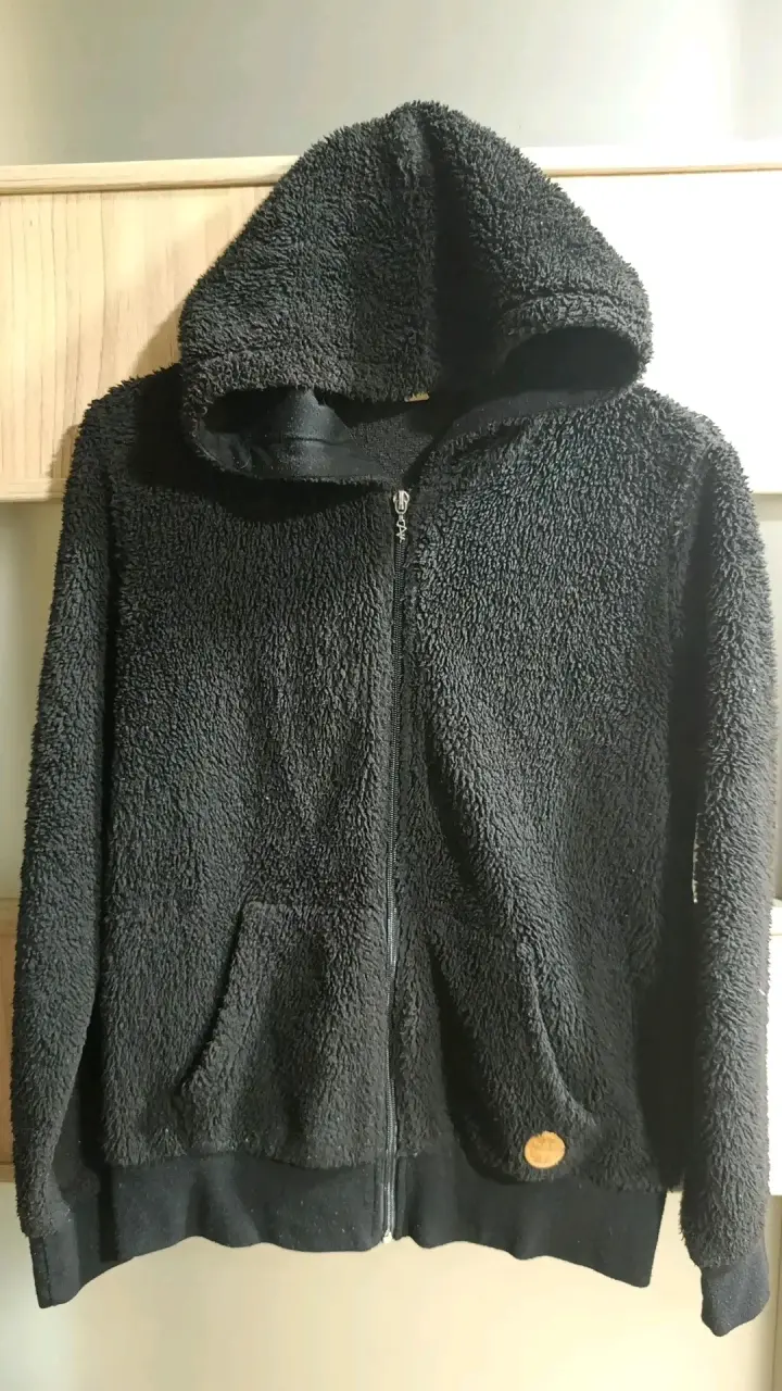 Polerón Aussie Negro con gorro