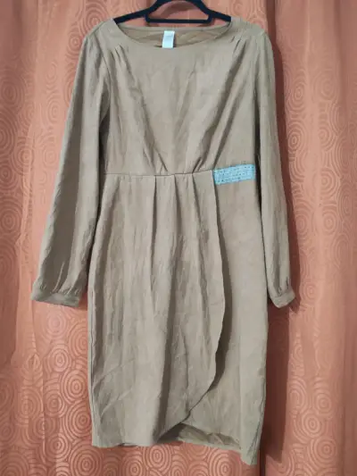 Vestido beige elegante - miniatura 1