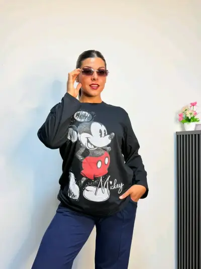 Polera negra con diseños Disney - miniatura 2