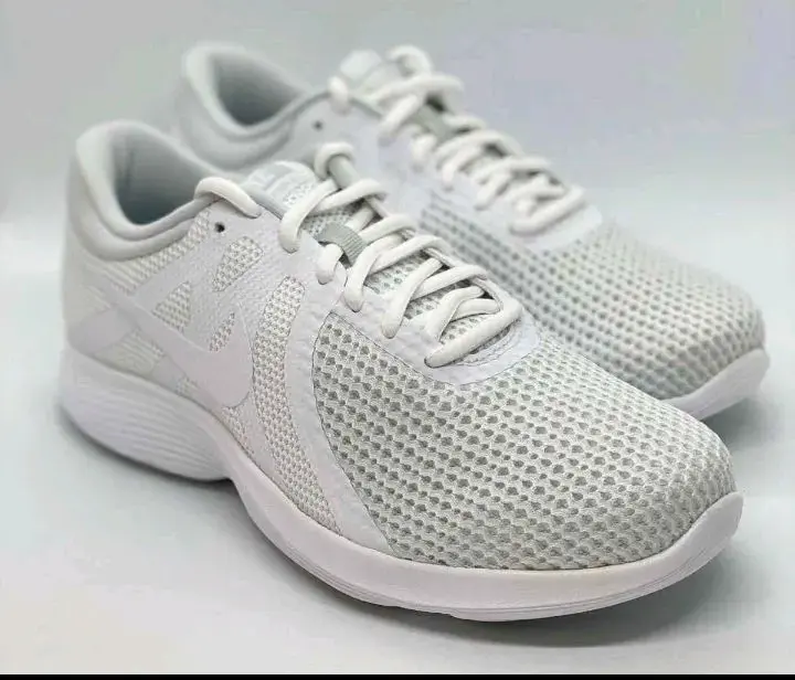 Nike Revolution 4 white