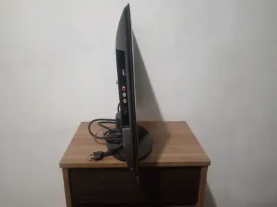 Televisor AOC 22 pulgadas - miniatura 3