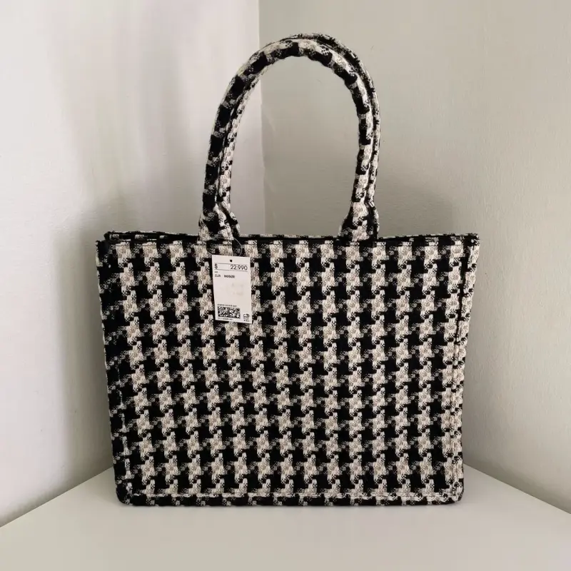 Bolso tejido H&M blanco y negro (40x30 cms) - 1
