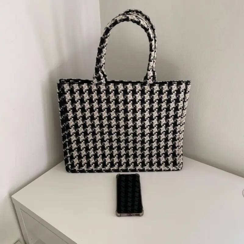 Bolso tejido H&M blanco y negro (40x30 cms) - 2