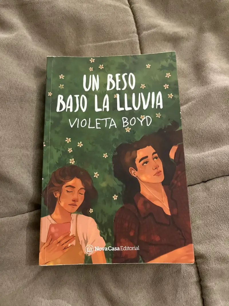 Un Beso Bajo la Lluvia - Libro