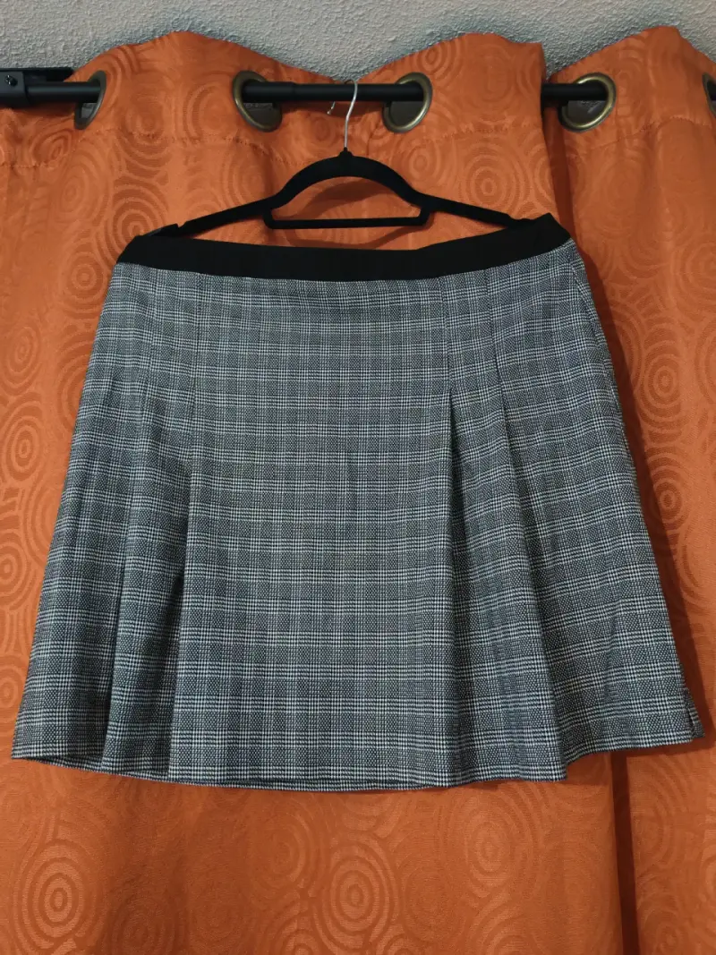 Falda escocesa gris elegante - 1