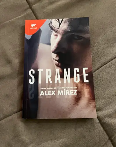 Libro Strange de Alex Mírez - miniatura 1