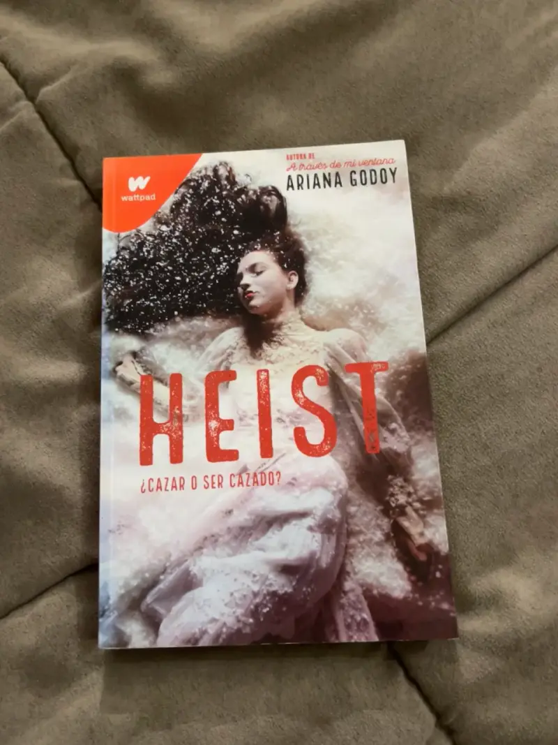 Libro Heist de Ariana Godoy - 1