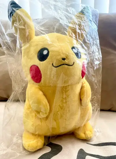 PELUCHE PIKACHU POKÉMON  25 CM - miniatura 2