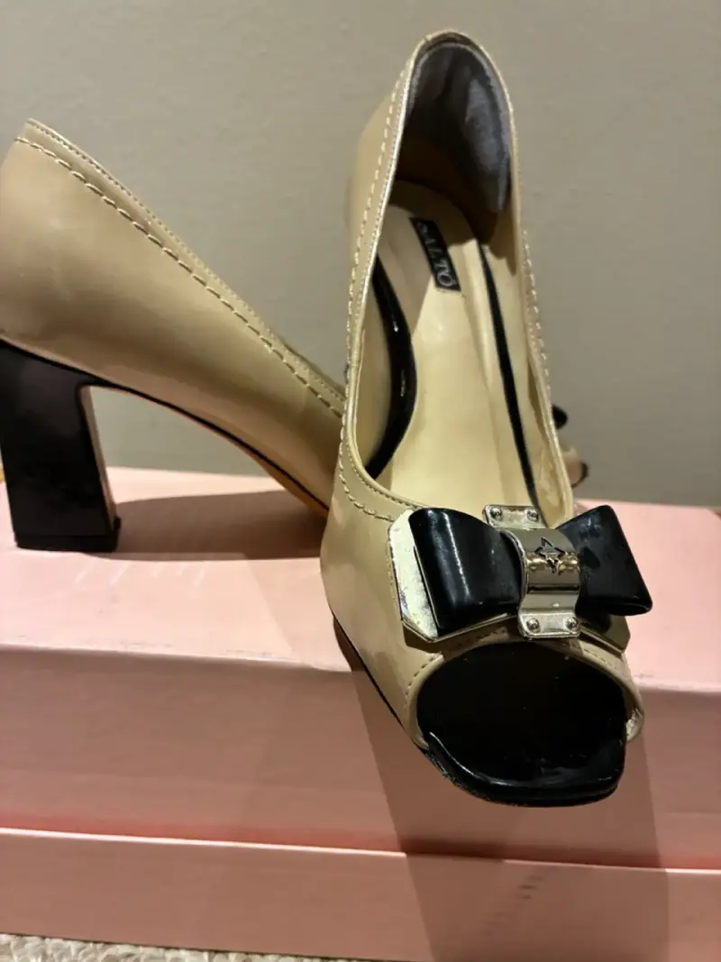 Zapatos brasileños, núm 36, tacón beige con lazo - 1