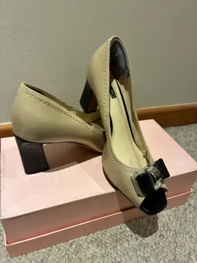 Zapatos brasileños, núm 36, tacón beige con lazo - miniatura 2