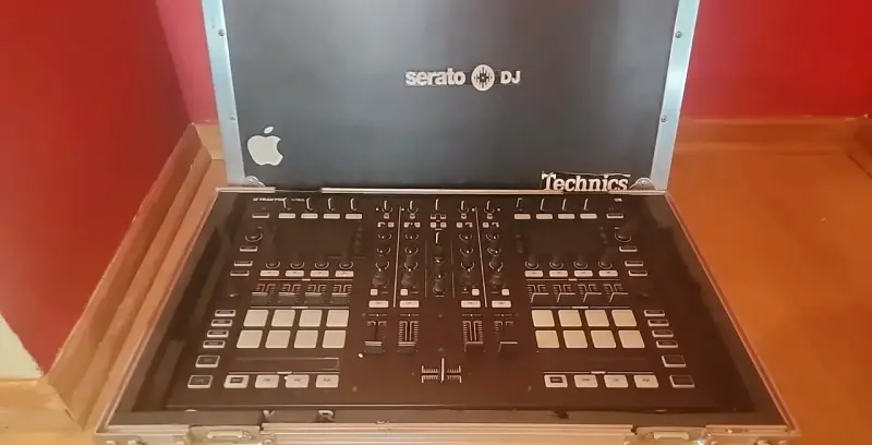 Traktor S8 incluye Power Case