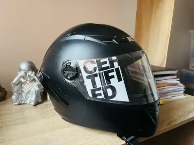 Casco de moto negro certificado - miniatura 1