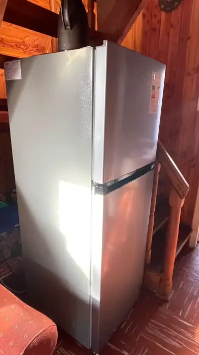Refrigerador gris metálico - miniatura 1