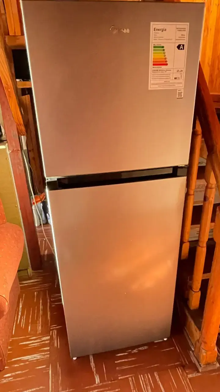Refrigerador gris metálico - 2