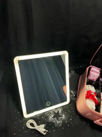 Espejo LED con estuche de maquillaje - miniatura 3