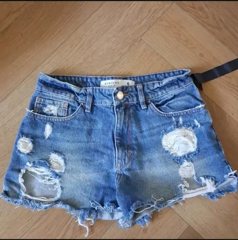 Shorts de jeans desgastados talla S