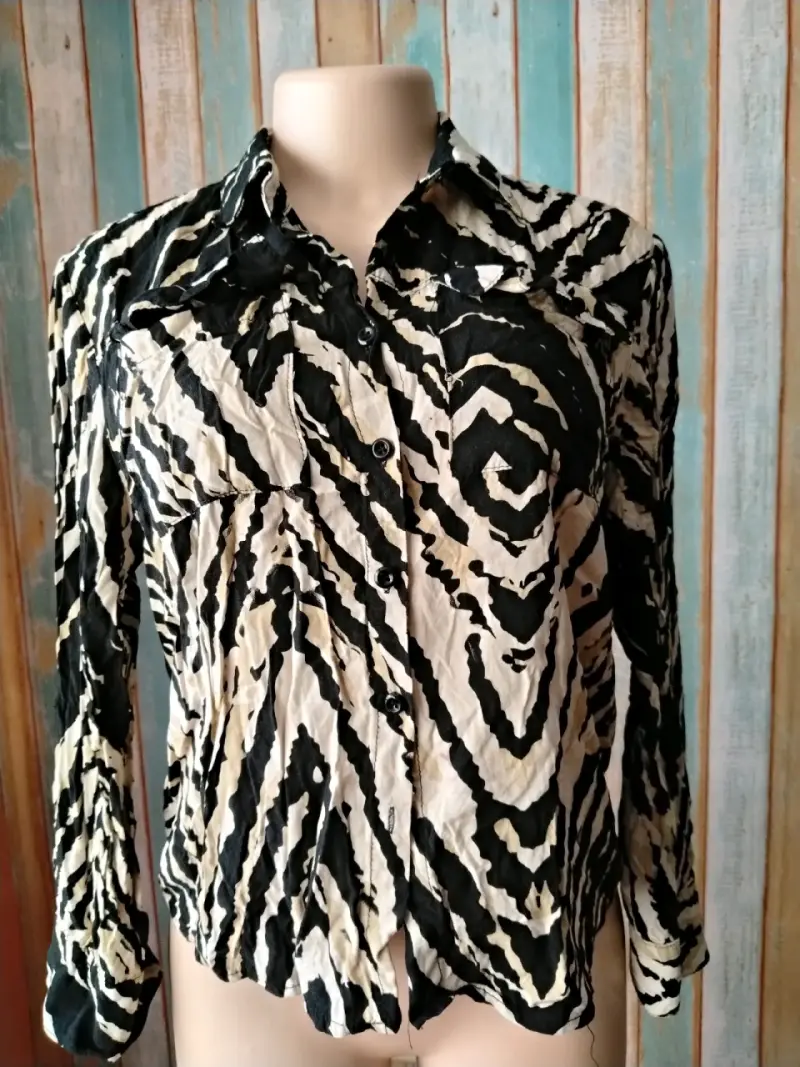 Chaqueta blanca con mangas negras - 4