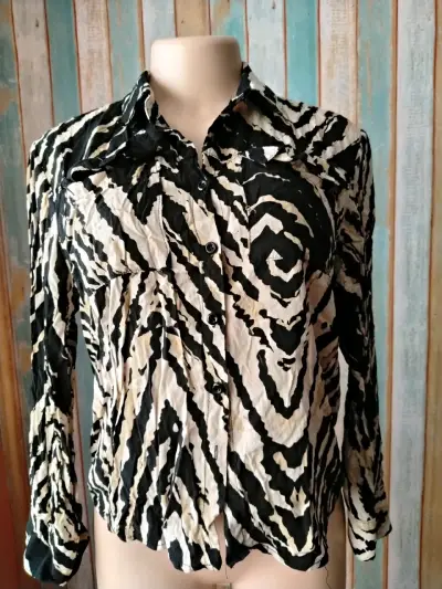Chaqueta blanca con mangas negras - miniatura 4