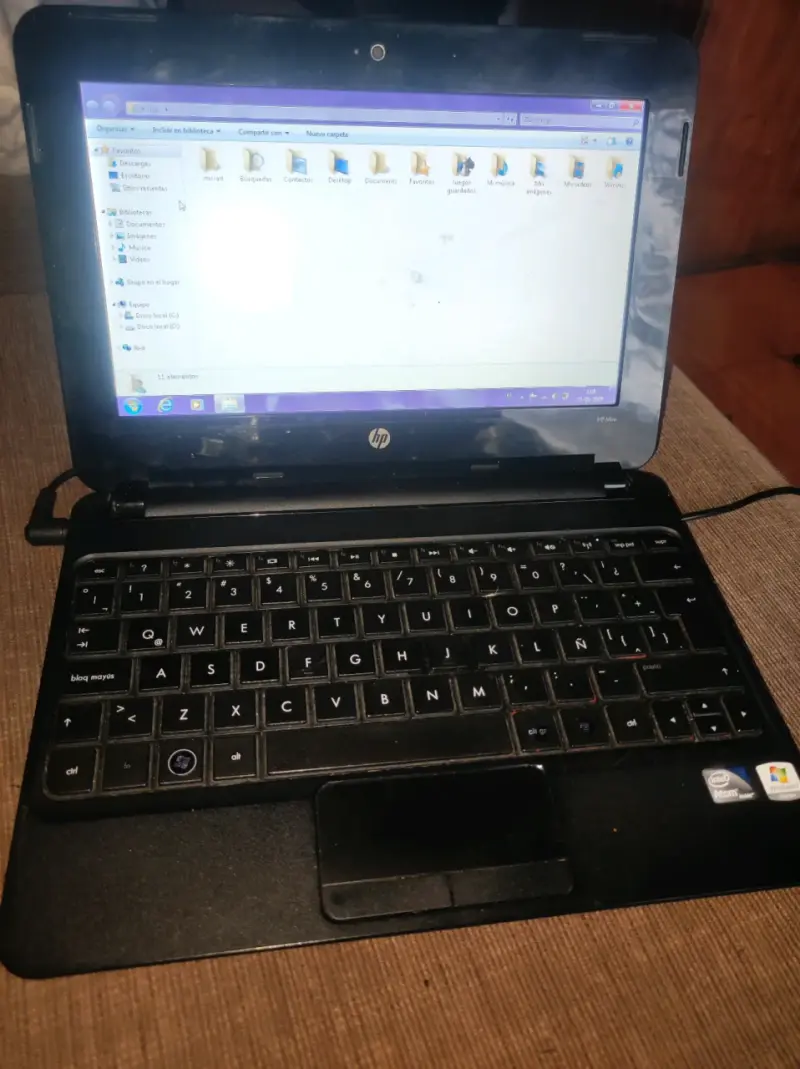 Netbook HP Mini negro en buen estado - 2