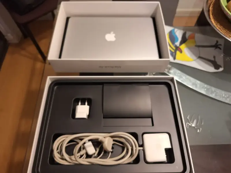 Laptop MacBook Air usada - 1