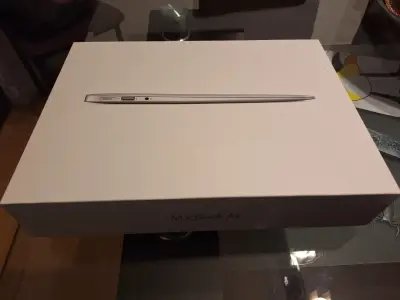Laptop MacBook Air usada - miniatura 2