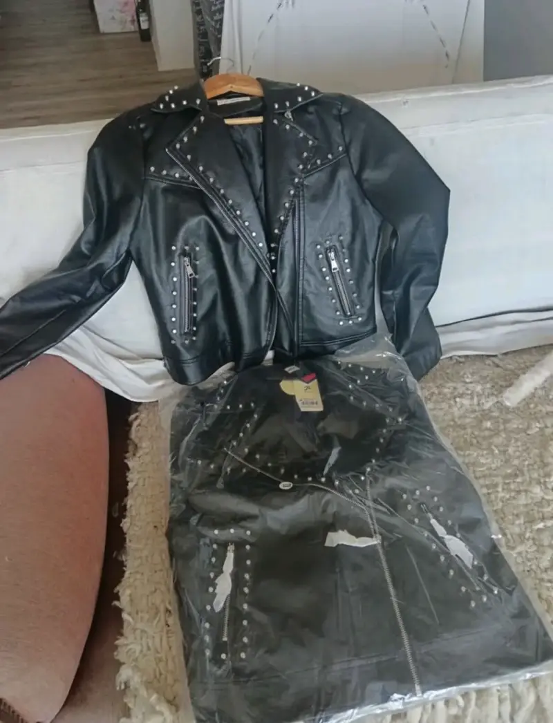 Chaqueta de cuerina con tachas - 1