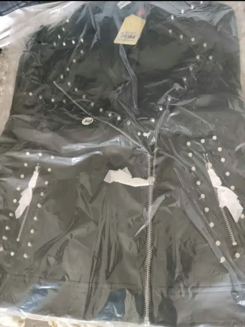 Chaqueta de cuerina con tachas - 2