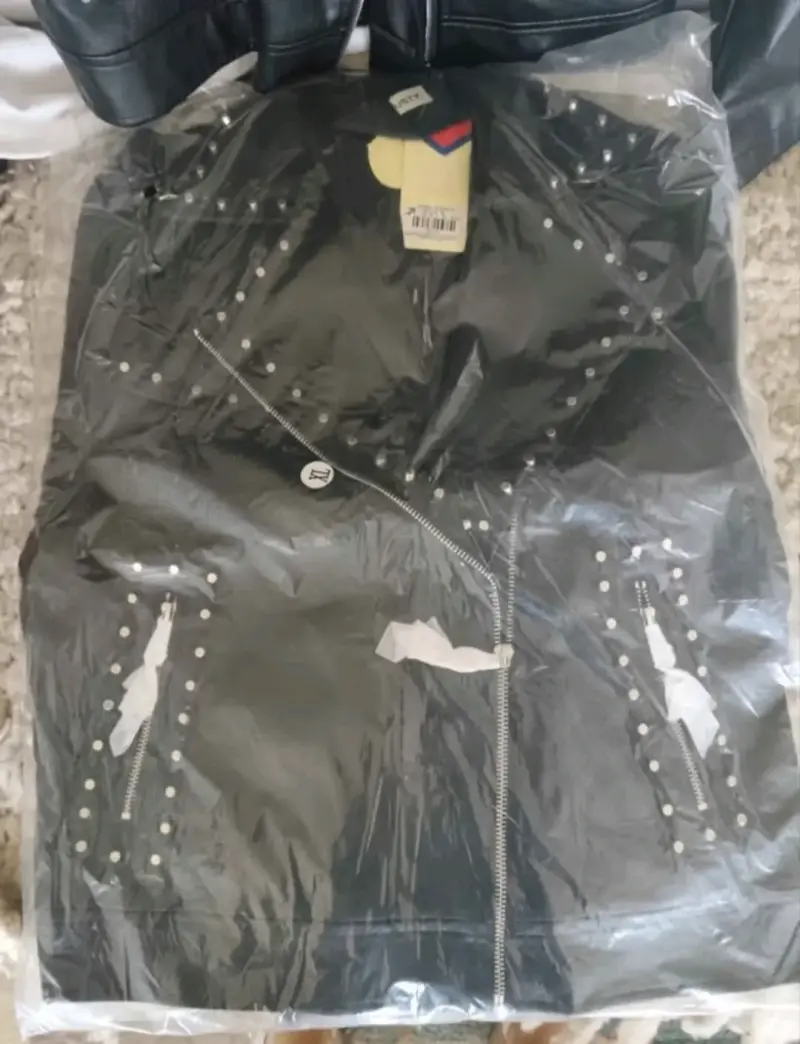 Chaqueta de cuerina con tachas - 5