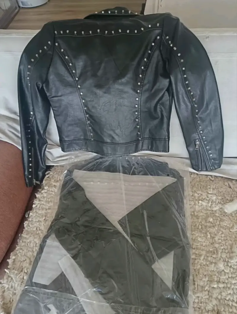 Chaqueta de cuerina con tachas - 6