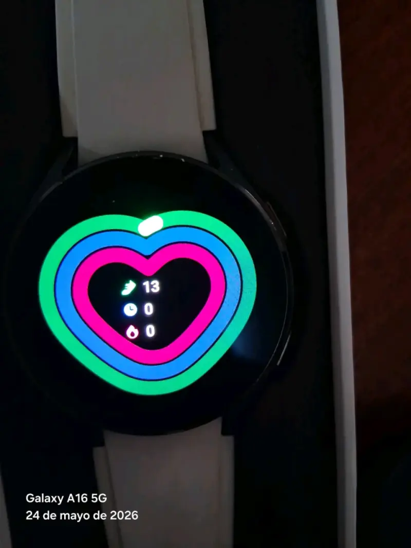 Smartwatch deportivo en buen estado - 1