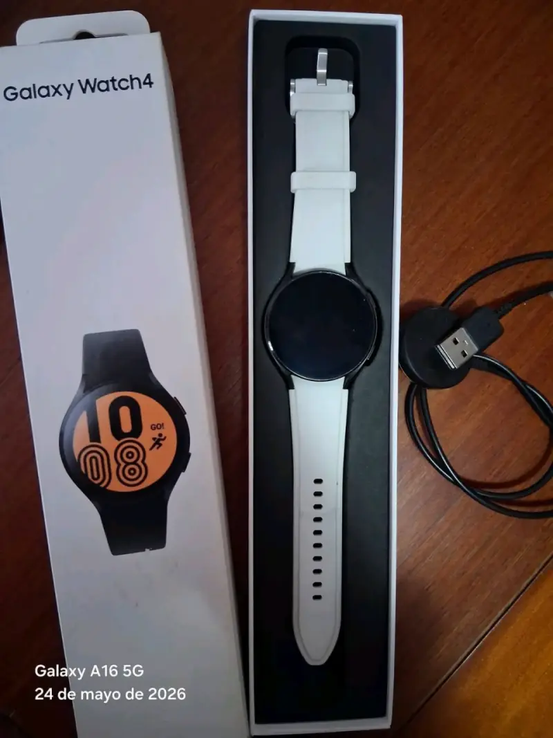 Smartwatch deportivo en buen estado - 2
