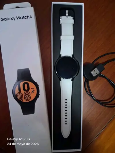 Smartwatch deportivo en buen estado - miniatura 2