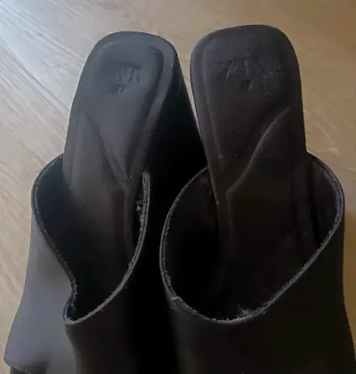 Zapatos terraplen negros Zara en buen estado - miniatura 1