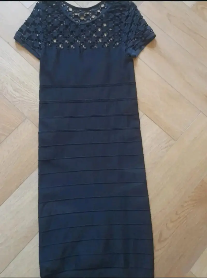 Vestido negro con encaje