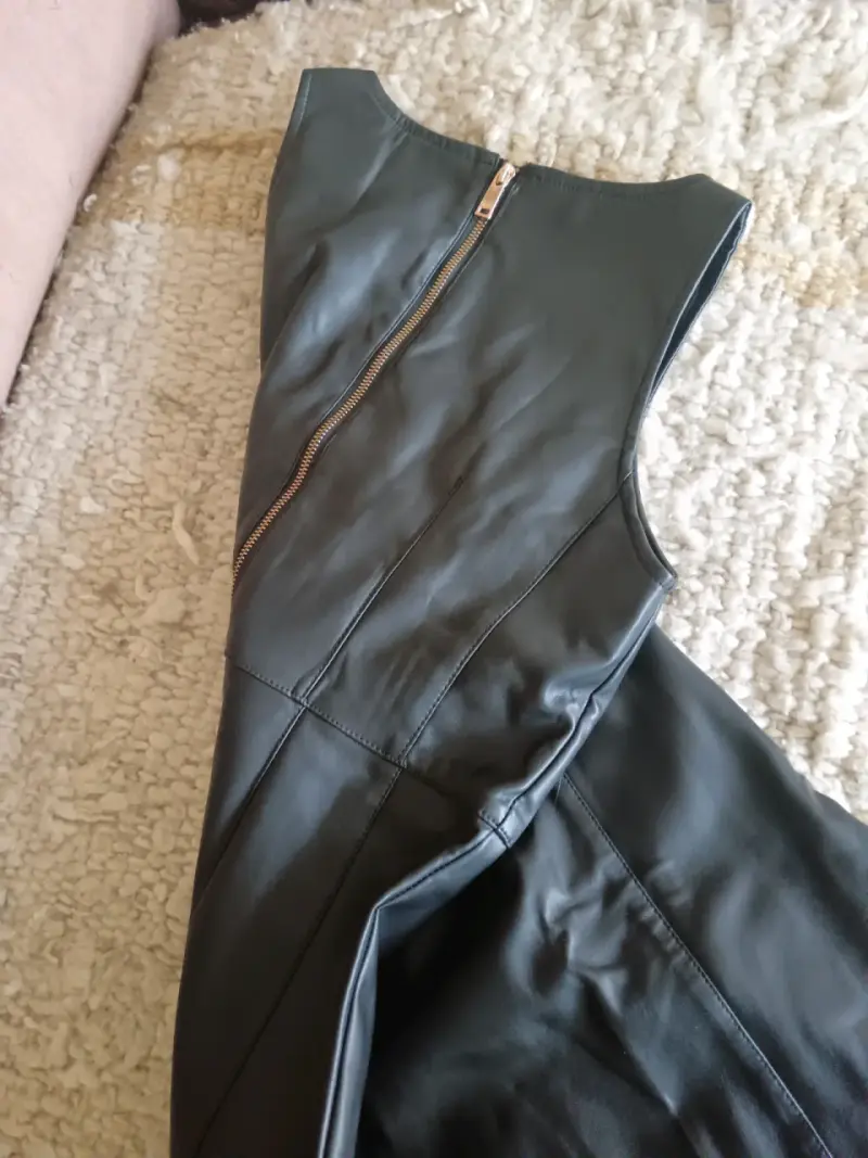 Vestido Liolá cuerina negro con cierre - 1