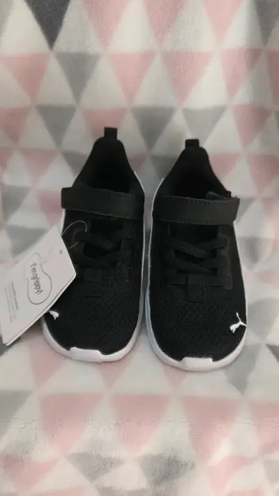 Zapatillas negras para niños - miniatura 1