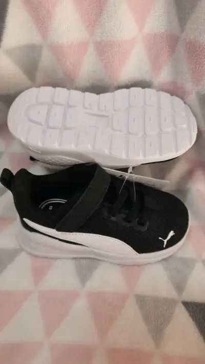 Zapatillas negras para niños - miniatura 2