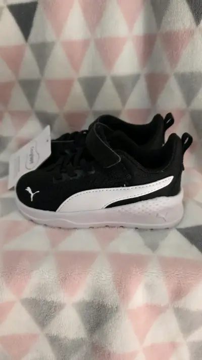 Zapatillas negras para niños - miniatura 4