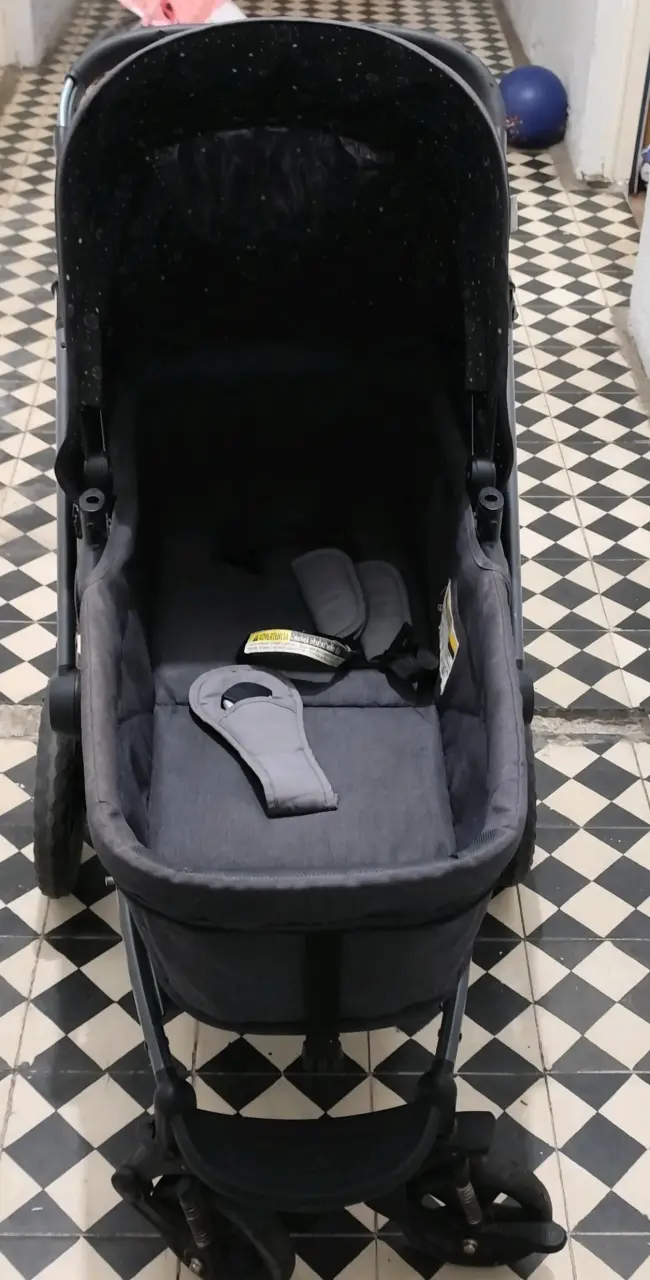 Coche de bebé con silla gris - 2