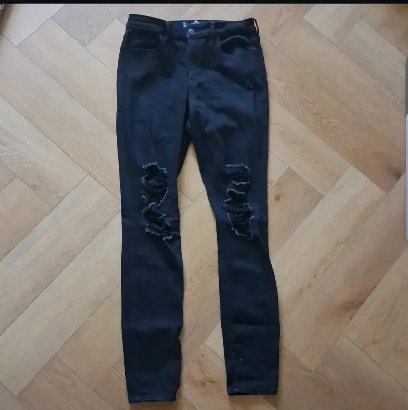 Jeans negros rasgados
