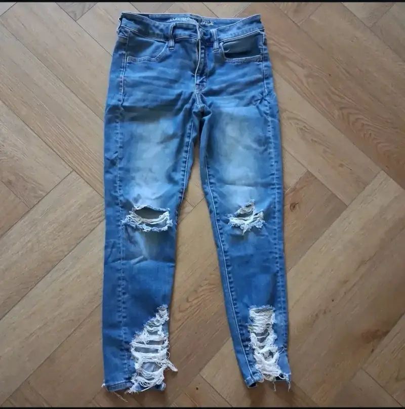 Jeans desgastados talla 6