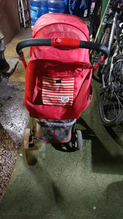 Coche de bebé rojo - miniatura 3