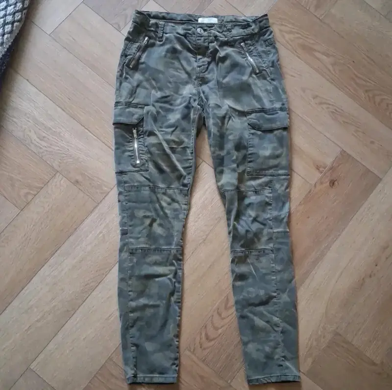 Pantalones cargo camuflados