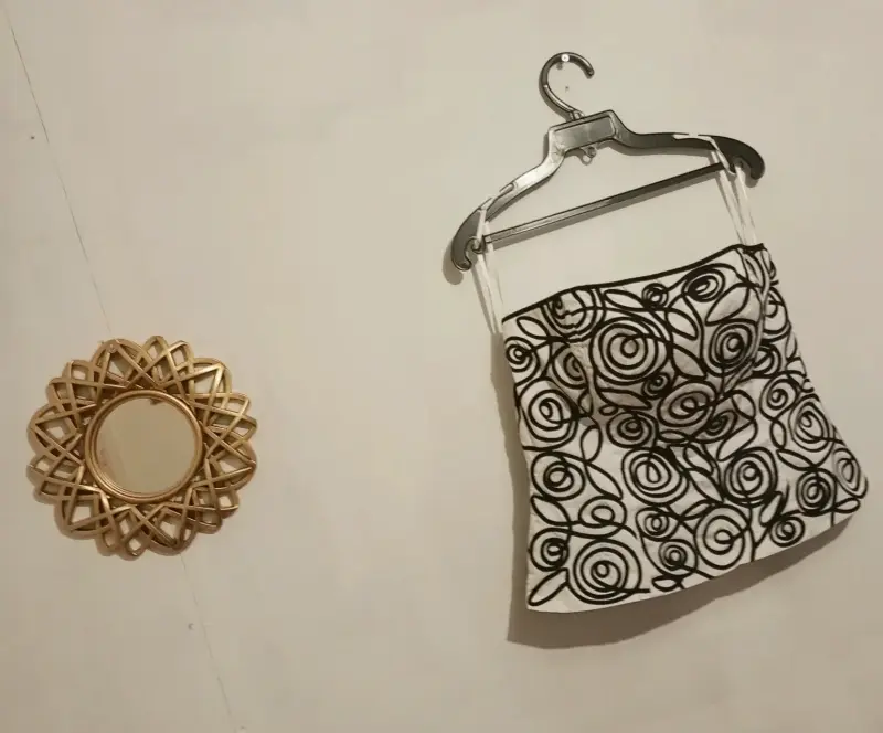 Top strapless blanco con diseño