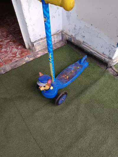 Scooter infantil de personaje - miniatura 1